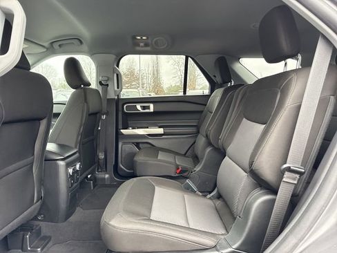 Used 2022 Ford Explorer XLT image 11
