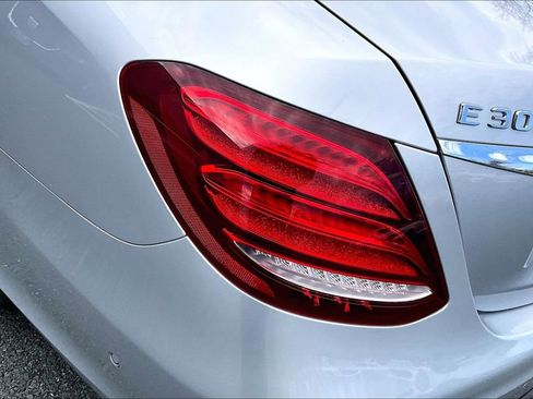 Used 2017 Mercedes-Benz E 300 4MATIC image 23