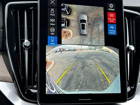 New 2026 Volvo XC90 T8 Plus w/ Protection Package Premier AWD/4WD image 20