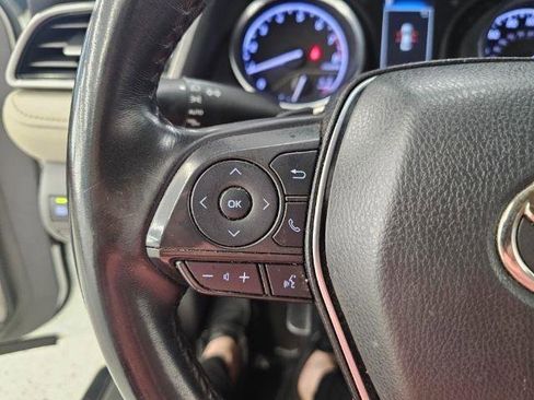 Used 2020 Toyota Camry SE image 11