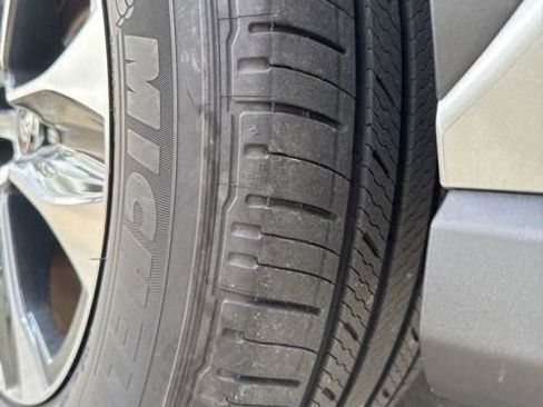 Used 2025 Toyota Highlander XLE image 14