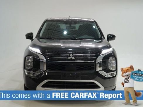 Used 2024 Mitsubishi Outlander SE image 2