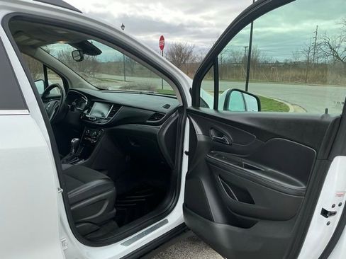 Used 2021 Buick Encore Preferred image 17