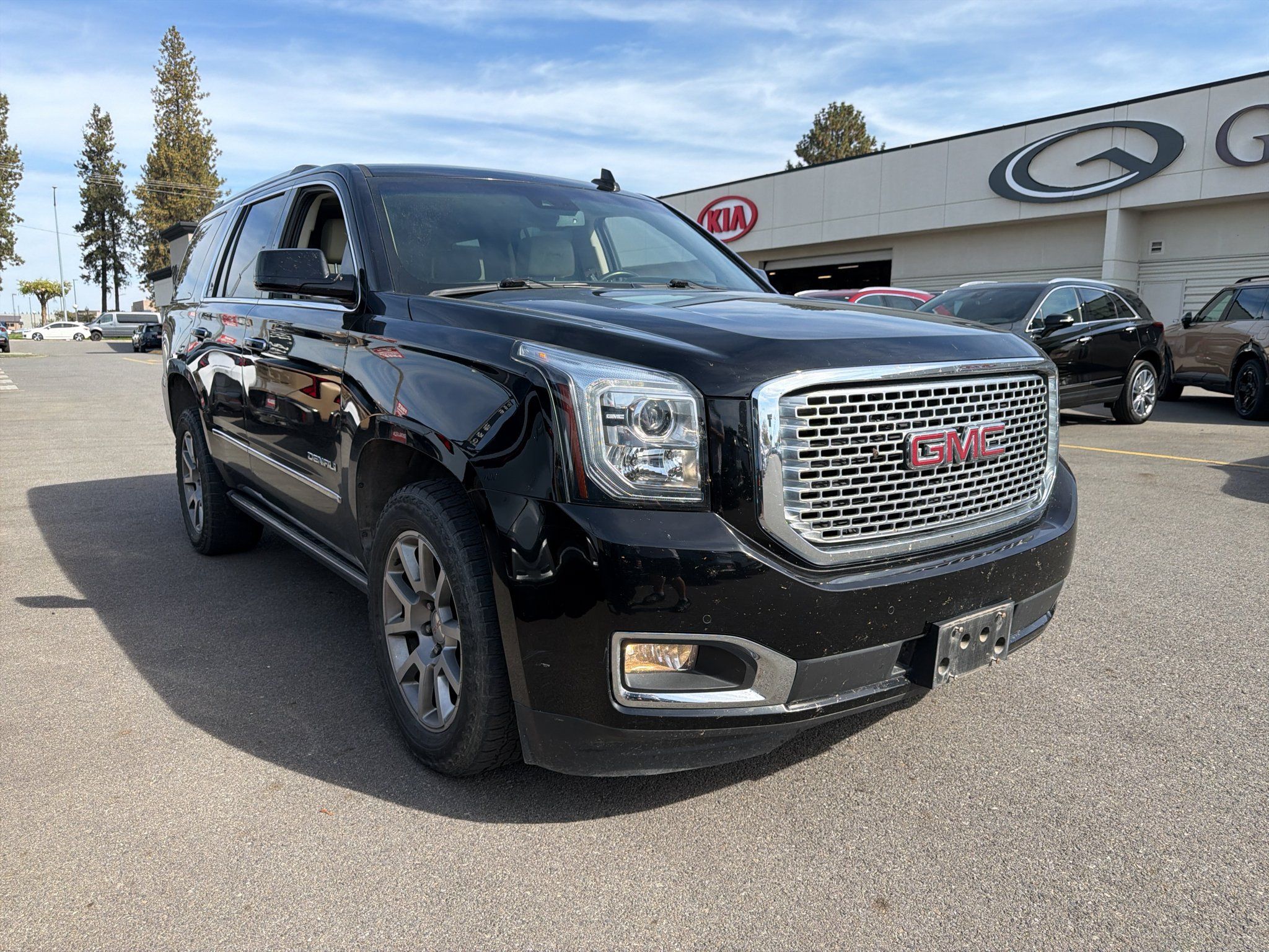 Used 2017 GMC Yukon Denali AWD/4WD image 3