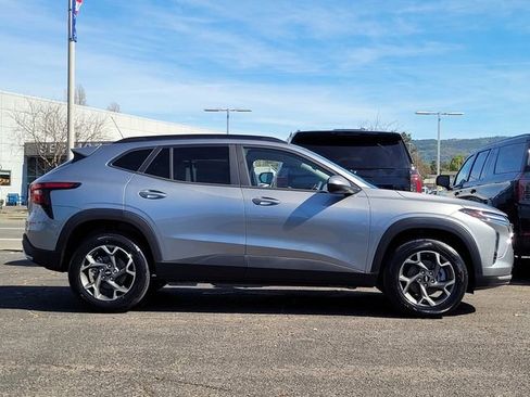 New 2026 Chevrolet Trax LT image 4