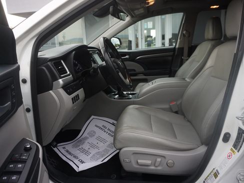 Used 2017 Toyota Highlander Limited AWD/4WD image 15