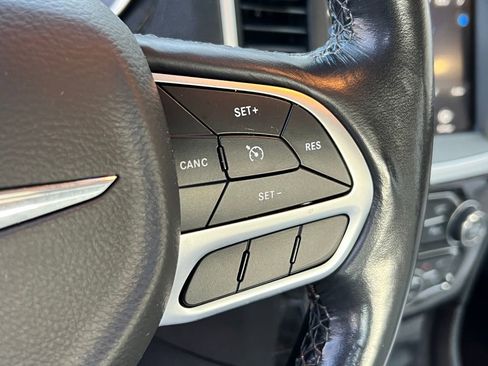 Used 2022 Chrysler 300 Touring L w/ Comfort Group image 17