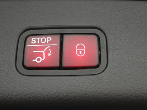 Used 2024 Mercedes-Benz GLC 300 4MATIC image 16