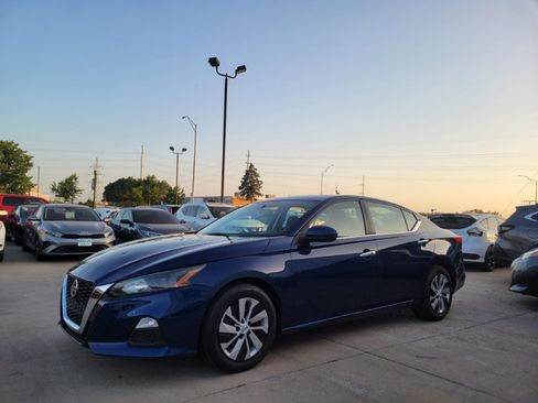 Used 2022 Nissan Altima 2.5 S FWD image 3