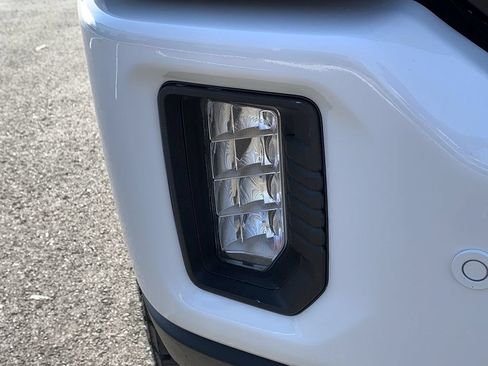 Used 2023 GMC Sierra 3500 AT4 w/ AT4 Preferred Package AWD/4WD image 10