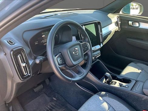 Used 2025 Volvo XC40 B5 Core AWD/4WD image 11