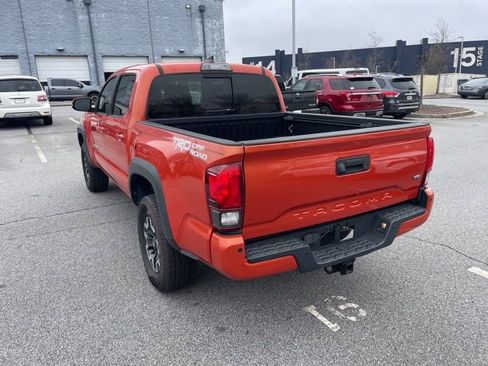Used 2018 Toyota Tacoma TRD Off-Road w/ Technology Package image 4