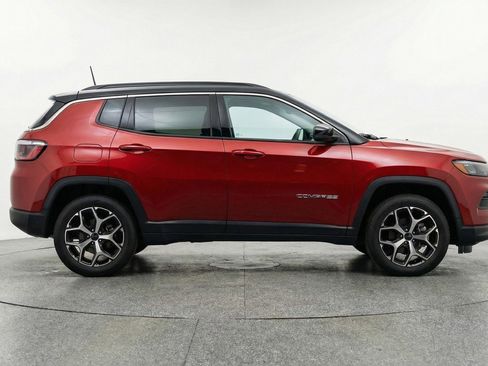 Used 2025 Jeep Compass Limited image 11