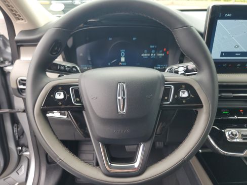 Used 2023 Lincoln Corsair FWD w/ Towing Package image 13