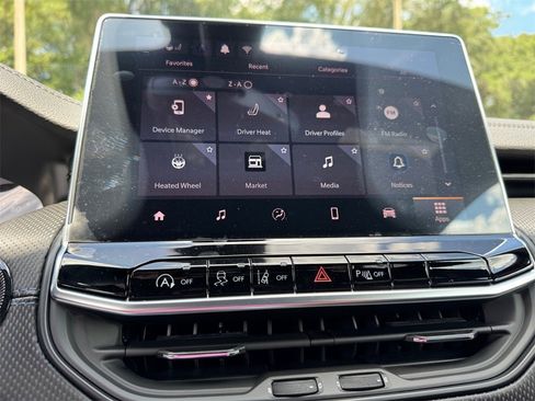 New 2025 Jeep Compass Limited w/ Sun & Sound Group image 31