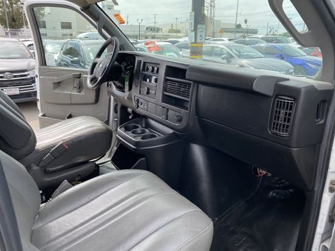 Used 2017 Chevrolet Express 2500 RWD image 25