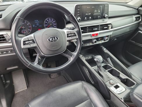 Used 2020 Kia Telluride S image 2
