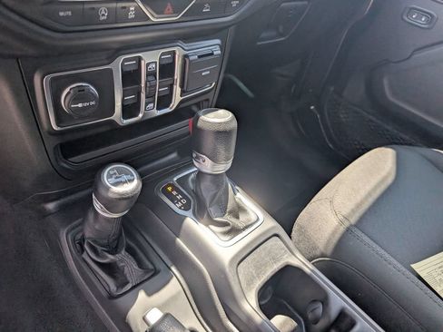 Used 2022 Jeep Wrangler Unlimited Sport AWD/4WD image 21