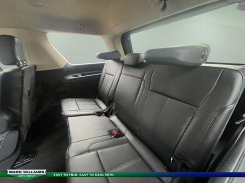 Used 2024 Ford Expedition XLT image 32