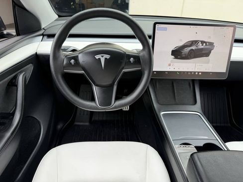 Used 2023 Tesla Model Y Performance AWD/4WD image 15