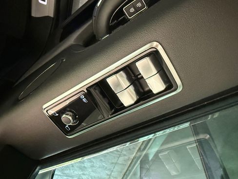Used 2021 Land Rover Range Rover P525 Westminster Edition LWB image 12