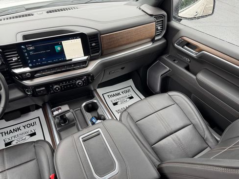 Used 2022 Chevrolet Silverado 1500 High Country w/ High Country Premium Package AWD/4WD image 15