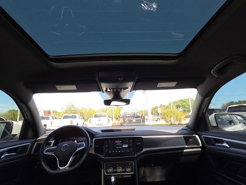 Used 2020 Volkswagen Atlas Cross Sport SEL image 20