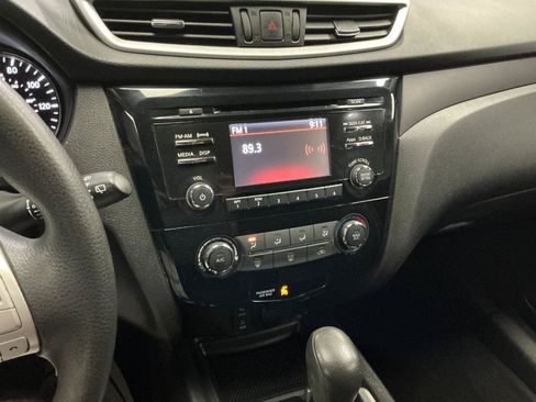 Used 2016 Nissan Rogue S AWD/4WD image 16