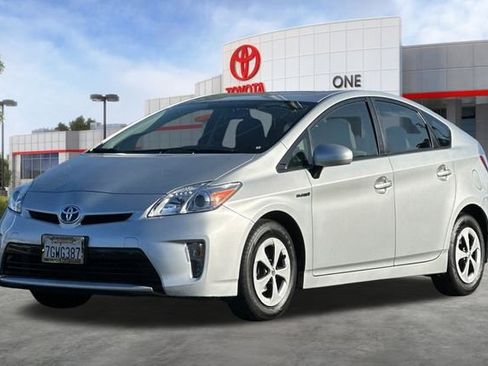 Used 2014 Toyota Prius Two image 9