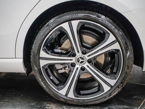 Used 2025 Mercedes-Benz C 300 Sedan image 10