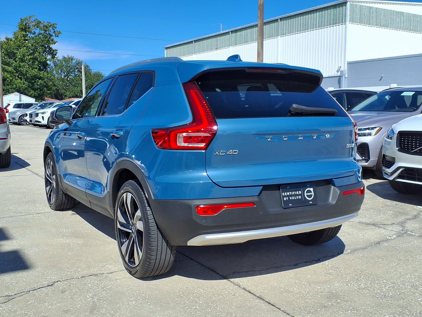 Certified 2023 Volvo XC40 B5 Ultimate w/ Protection Package Premier AWD/4WD image 5