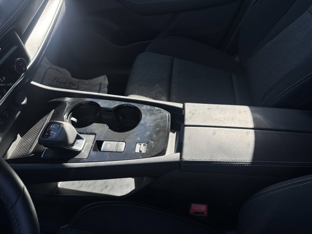 Used 2026 Nissan Rogue SV FWD image 23