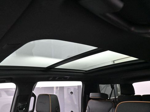 Used 2023 GMC Yukon XL AT4 w/ AT4 Premium Plus Package AWD/4WD image 31