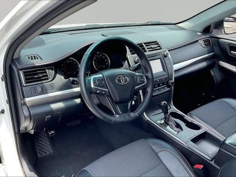 Used 2016 Toyota Camry SE FWD image 12