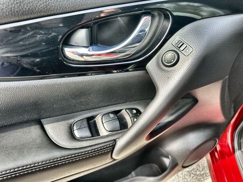 Used 2019 Nissan Rogue Sport SV image 23