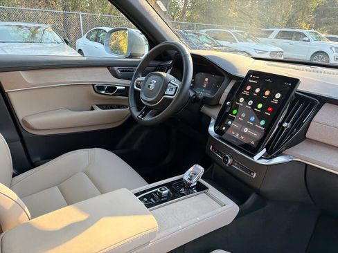 Certified 2025 Volvo XC90 B6 Plus image 18