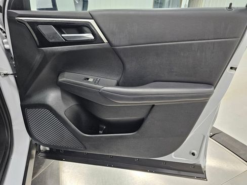 Used 2024 Mitsubishi Outlander SE AWD/4WD image 32