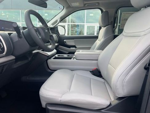 New 2026 Ford Expedition Active RWD image 4
