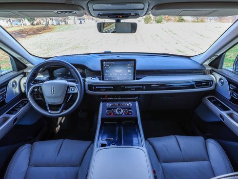 Used 2022 Lincoln Aviator Reserve w/ Equipment Group 201A image 2