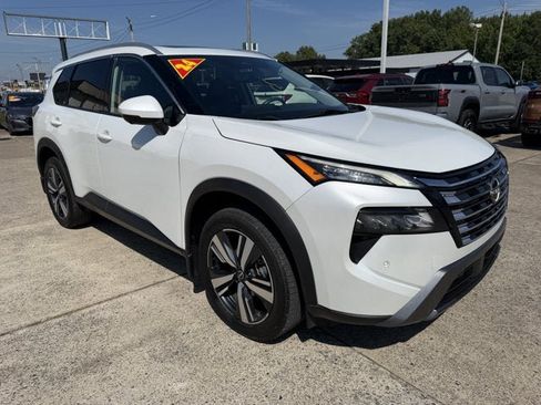 Used 2024 Nissan Rogue SL w/ SL Premium Package AWD/4WD image 3