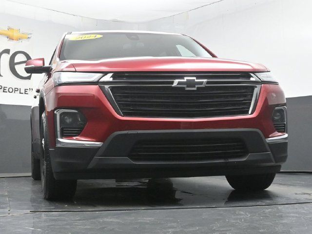 Used 2024 Chevrolet Traverse LT FWD image 3