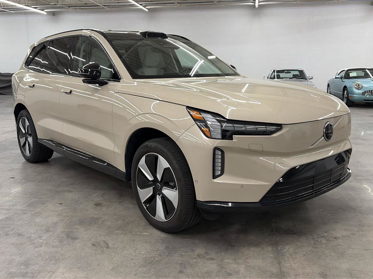 Used 2025 Volvo EX90 Plus AWD/4WD image 4