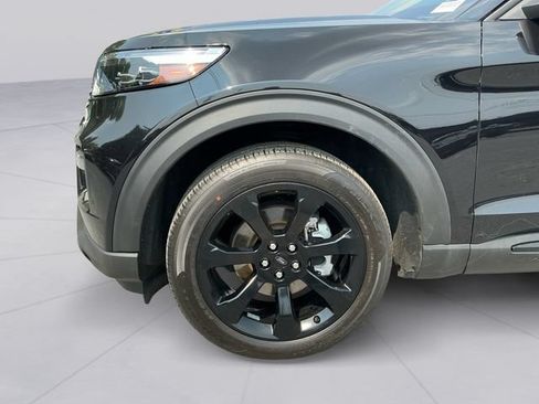 Used 2023 Ford Explorer ST-Line AWD/4WD image 9