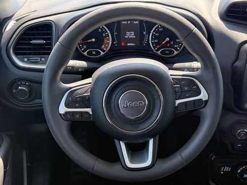 Used 2023 Jeep Renegade Latitude AWD/4WD image 14