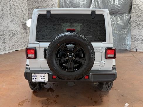 Used 2023 Jeep Wrangler Altitude image 6