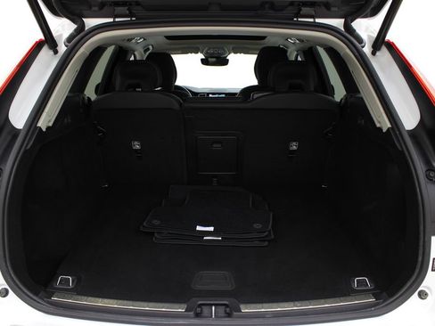 Used 2024 Volvo XC60 B5 Plus w/ Protection Package Premier AWD/4WD image 32