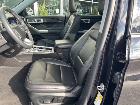 Used 2022 Ford Explorer XLT w/ Equipment Group 202A image 14