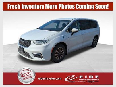 Used 2023 Chrysler Pacifica Touring-L
