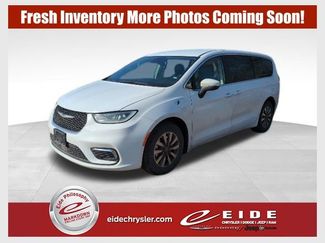 Used 2023 Chrysler Pacifica Touring-L video 1