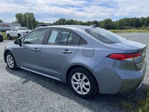 Certified 2022 Toyota Corolla LE FWD image 3